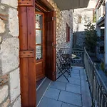 Nelfi's Iιι - Apartment
